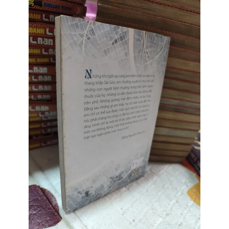 LẠC GIỮA NHÂN GIAN – ĐẶNG NGUYÊN ĐÔNG VY - k4 1019024