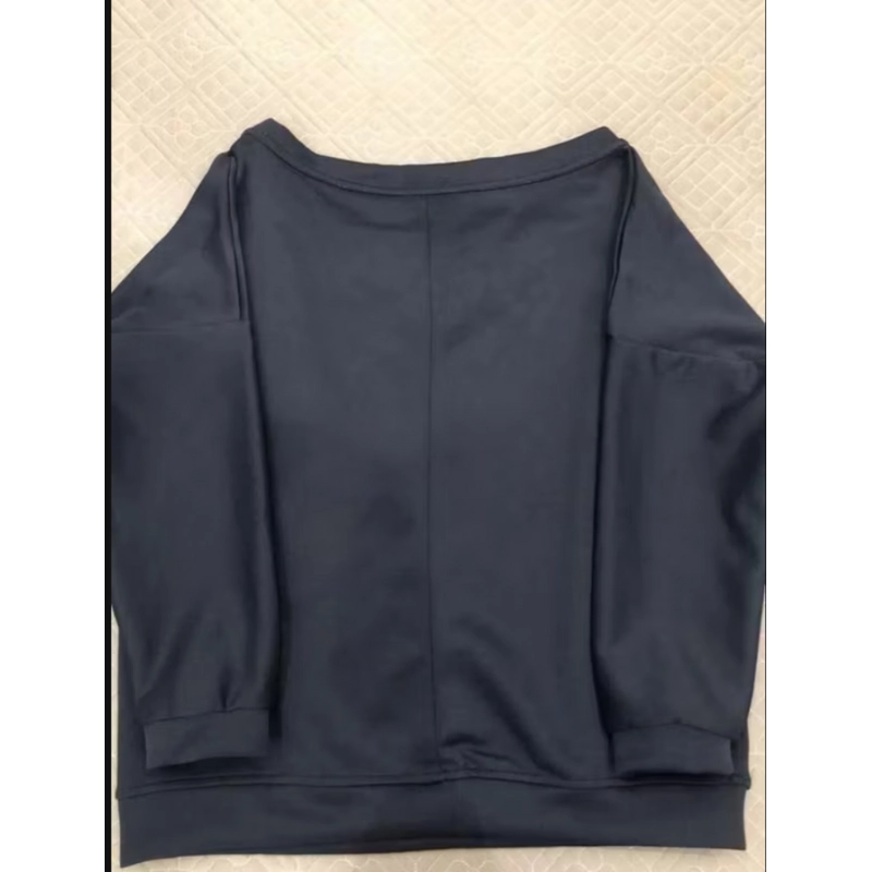 Áo sweater nữ trễ vai màu xanh navy 476455