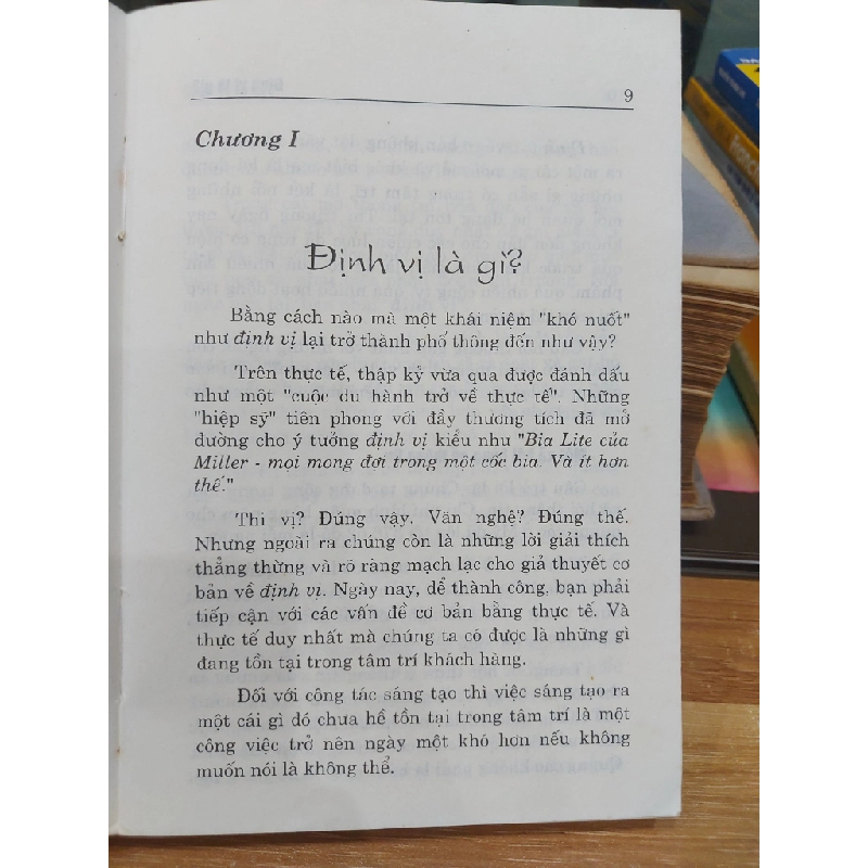 ĐỊNH VỊ: TRẬN CHIẾN VỀ TRÍ LỰC NGÀY NAY – Al Ries and Jack Trout 552937
