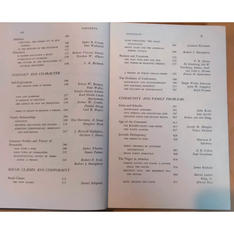 Cross Section: Essays on Contemporary America (Hardcover) 1004722