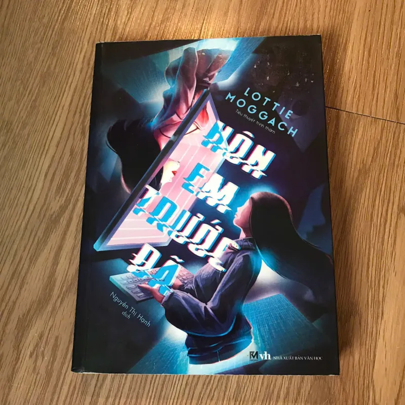 Hôn em trước đã - Lottie Moggach 706635