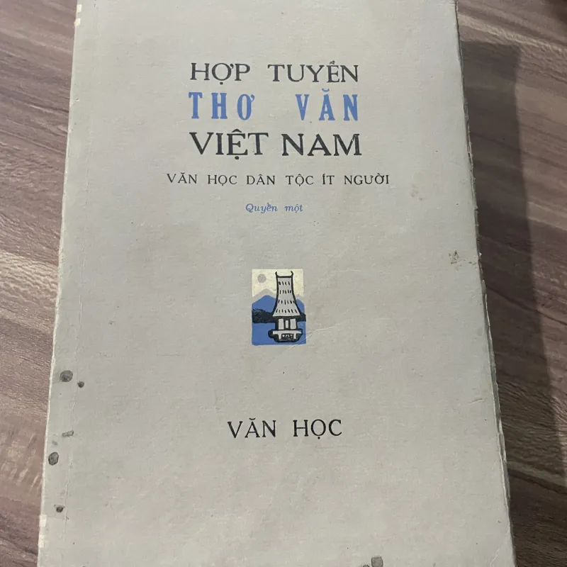 HỢP TUYỂN THƠ VĂN VIỆT NAM VĂN HỌC DÂN TỘC ÍT NGƯỜI; 550 trang  748010