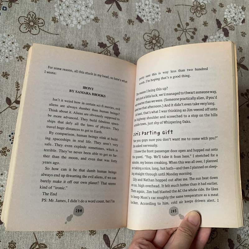 Sách ngoại văn That's Life, Samara Brooks, Used, Chapter Book 444125