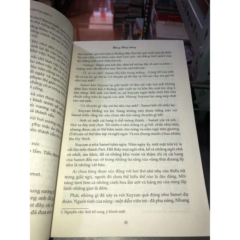 Bông hồng vàng và bình minh mưa - Konstantin Georgiyrvich Paustovsky 995158