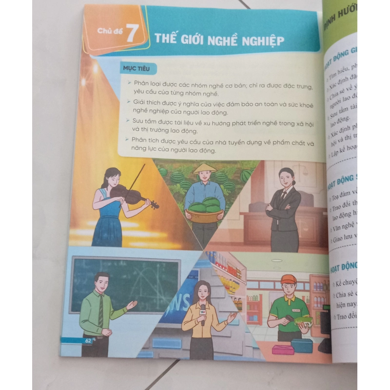 Quyển sách học cách làm người lớp 11 501728