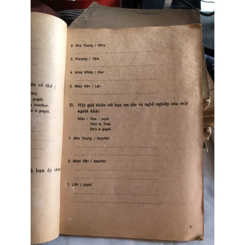 Bài tập tiếng Anh 6 - Nhiều tác giả  1006692