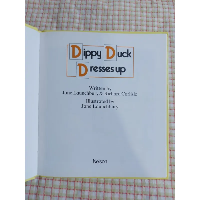 PICTURE BOOK Dippy Duck Dresses Up - BÌA CỨNG 782486