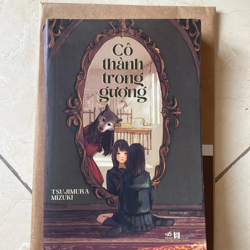 Cô thành trong gương 589811