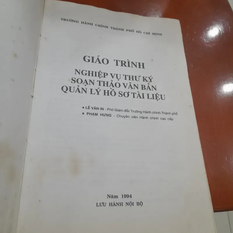 Giáo trình NGHIỆP VỤ THƯ KÝ, SOẠN THẢO VĂN BẢN, QUẢN LÝ HỒ SƠ TÀI LIỆU 600980