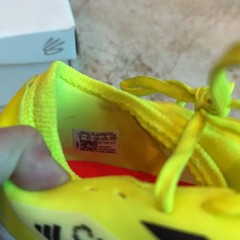 Giày bóng đá sz6US/ 38,5 / 245 JP adidas chính hãng / qua sử dụng 2 lần 975744