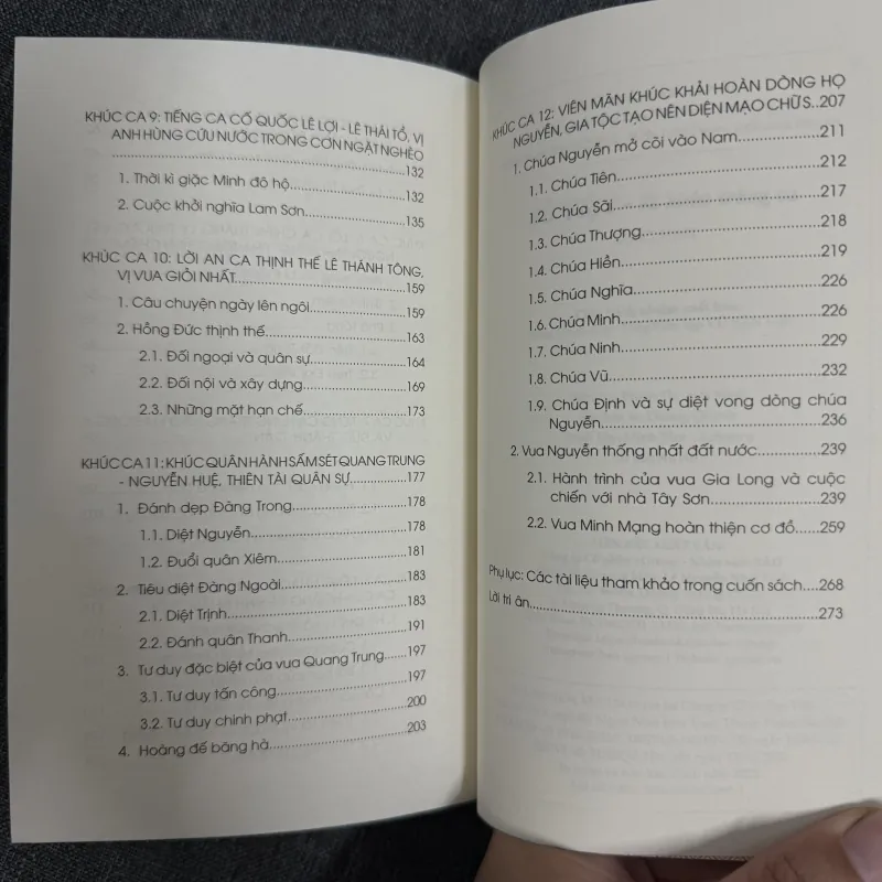 Sử Việt: 12 khúc tráng ca - Dũng Phan 1023258