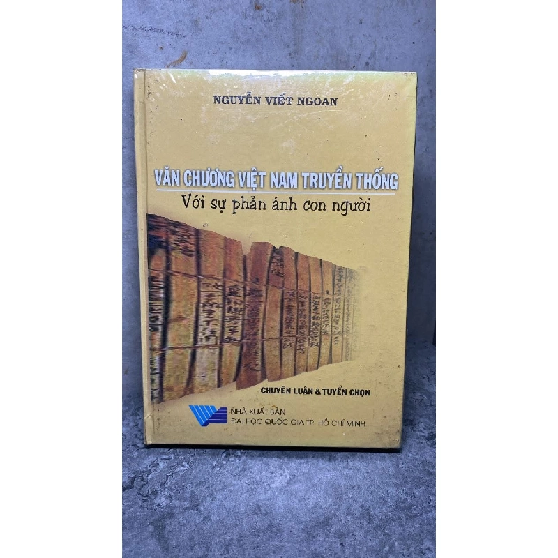 Văn Chương Việt Nam Truyền Thống với sự phản ánh con người -Tác Giả Nguyễn Viết Ngoạn -Chuyên luận và tuyển chọn - Sách còn seal 470511