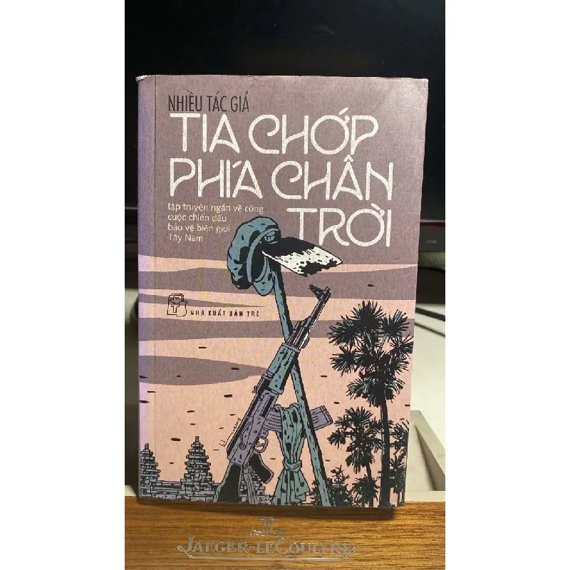 TIA CHỚP PHÍA CHÂN TRỜI -Tác giả: Nhiều tác giả -NXB Trẻ 2014 -Khổ sách: 13x20cm-Số trang: 410 - Sách lưu kho có ố STB1371 Blogmeo 27525 584923