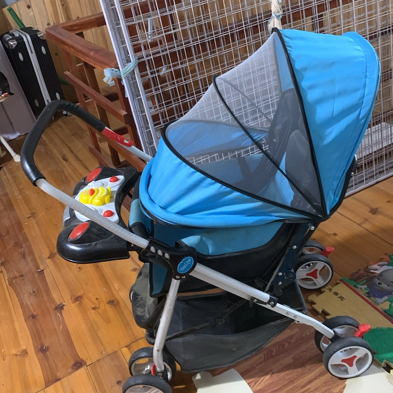 Xe đẩy cho bé có màn chụp.  526443