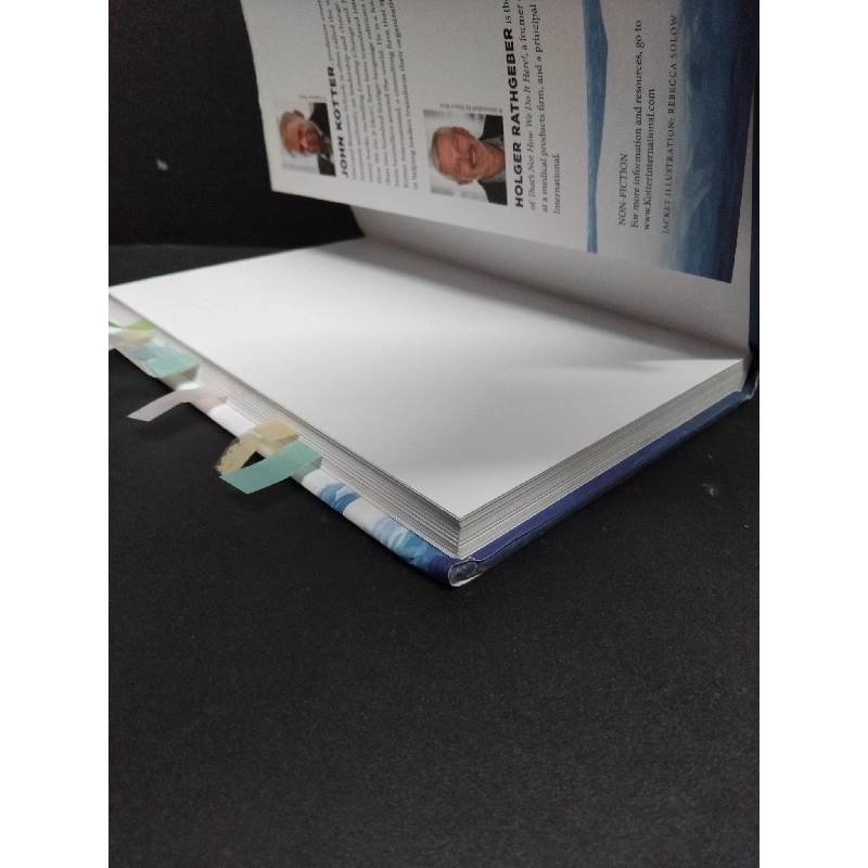 Our iceberg is melting (bìa cứng) mới 80% bẩn nhẹ có viết trang đầu và note vào sách HCM1008 John Kotter NGOẠI VĂN 916783