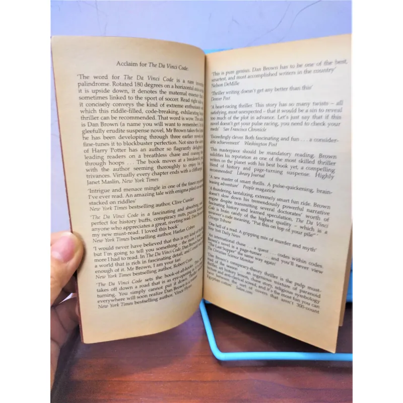 Sách ngoại văn: The Davinci Code - TG: Dan Brown 960438