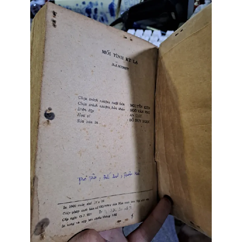 Mối tình kỳ lạ mới 70% ố Văn học nước ngoài HCM1709 559920