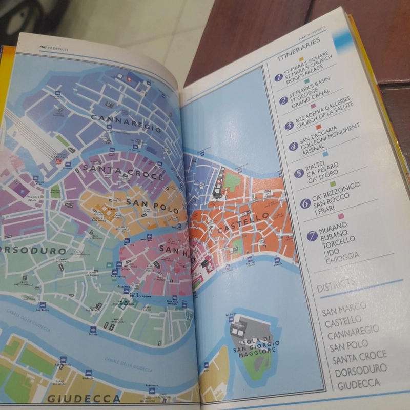 Guide to the City of VENICE 478193