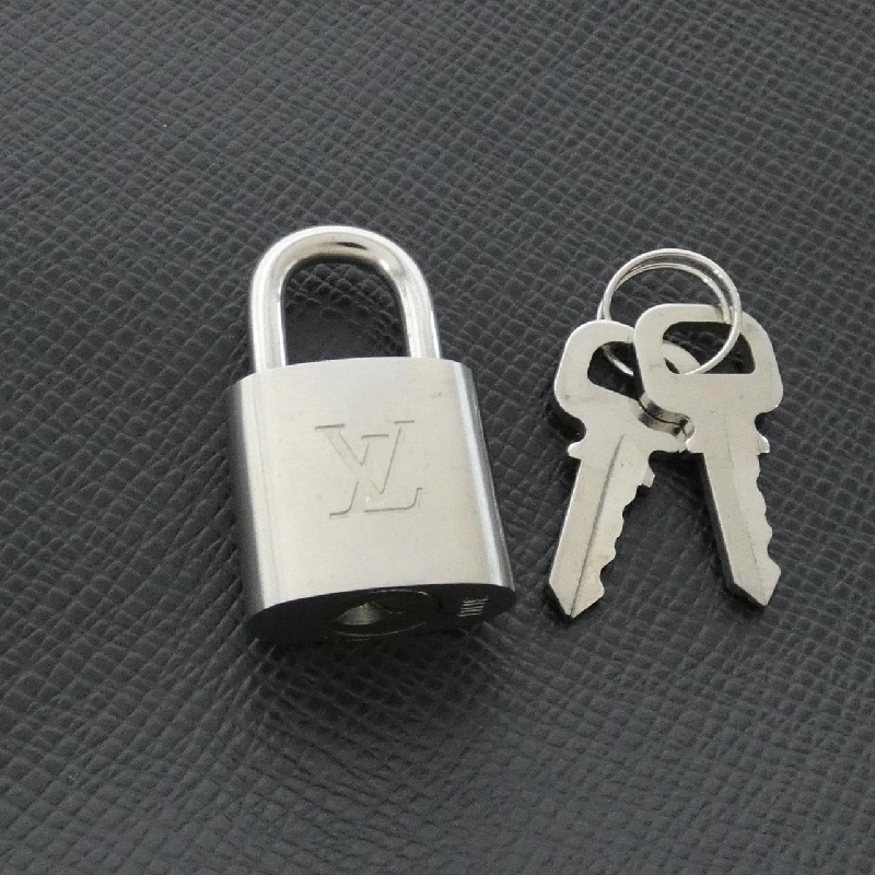 Túi đeo vai Louis Vuitton Taiga Reporter M30152 - Hàng hiệu Authentic 767591