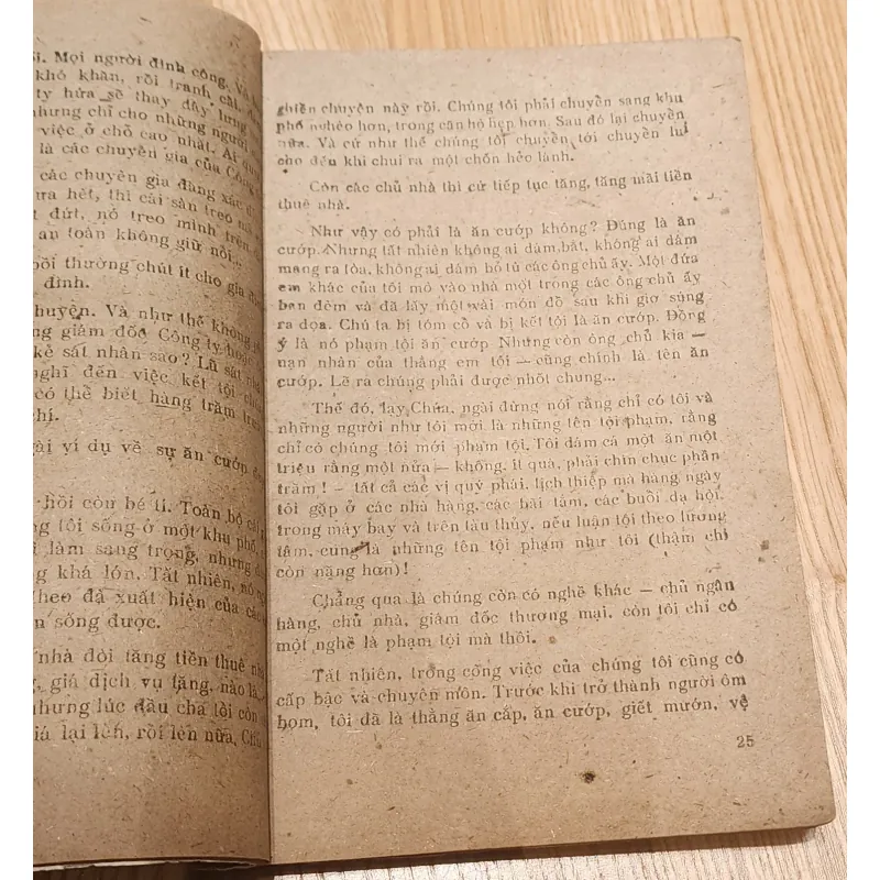 Truyện trinh thám cổ điển: CHUYẾN BAY VẪN TIẾP TỤC  788779