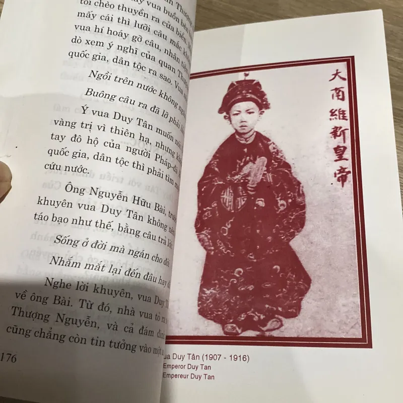 KỂ CHUYỆN CHÍN CHÚA - MƯỜI BA VUA TRIỀU NGUYỄN 780294