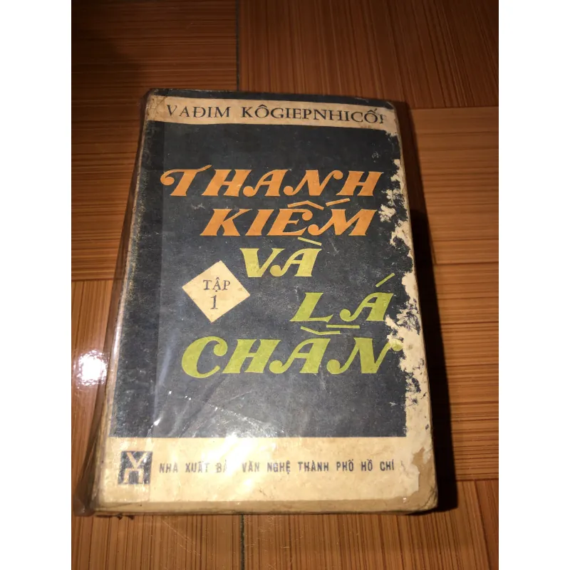 Thanh kiếm và lá chắn - Vađim Kôgiepnhicốp 976119
