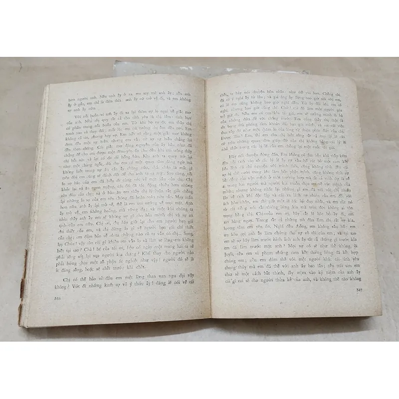 Julie hay nàng Héloïse mới" - nhà văn người Pháp Jean-Jacque 703858