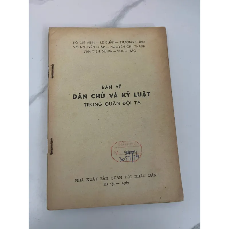 Bàn về dân chủ và kỷ luật trong quân đội ta – Nhiều tác giả 926519