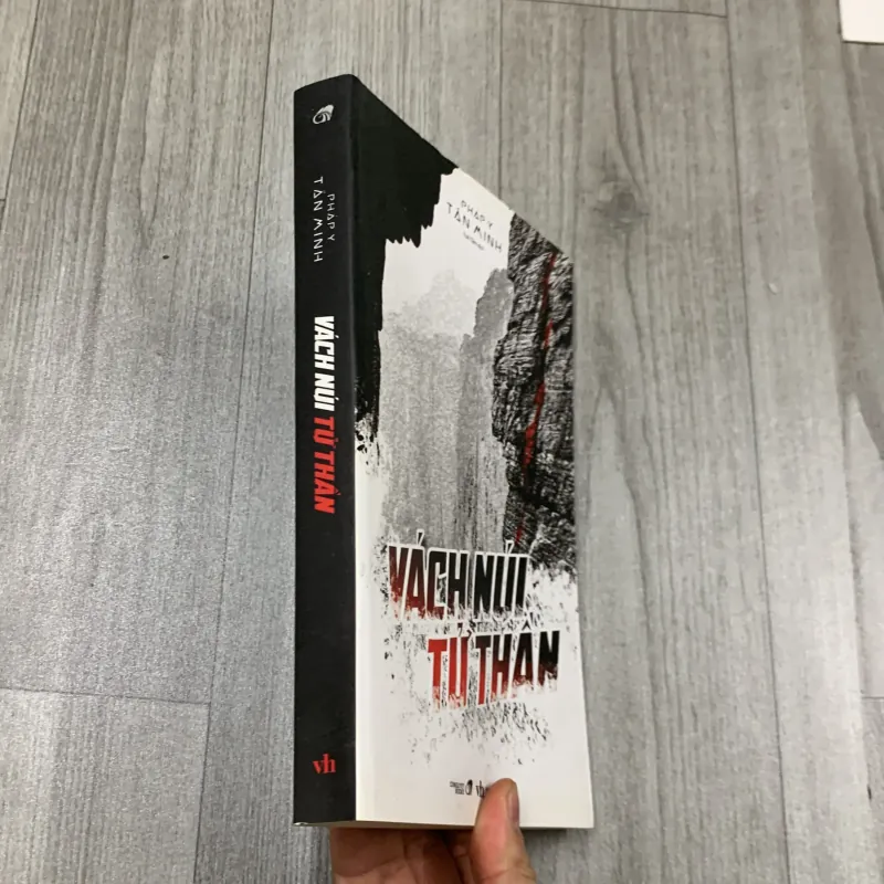 Vách núi tử thần - pháp y tần minh. 7b1 756436