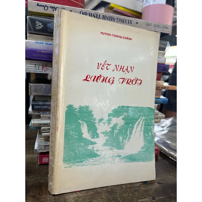 Vết nhạn lưng trời - Huỳnh Trung Chánh 693110