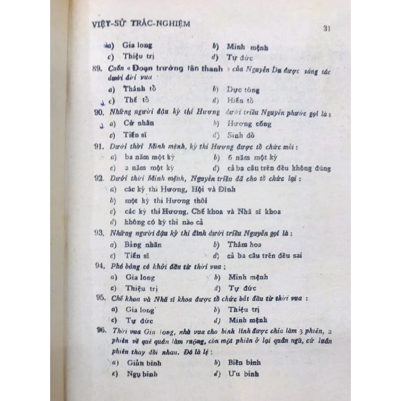 Câu hỏi trắc nghiệm sử địa công dân - Lê Kim Ngân ( luyện thi tú tài I ban abcd ) 137548