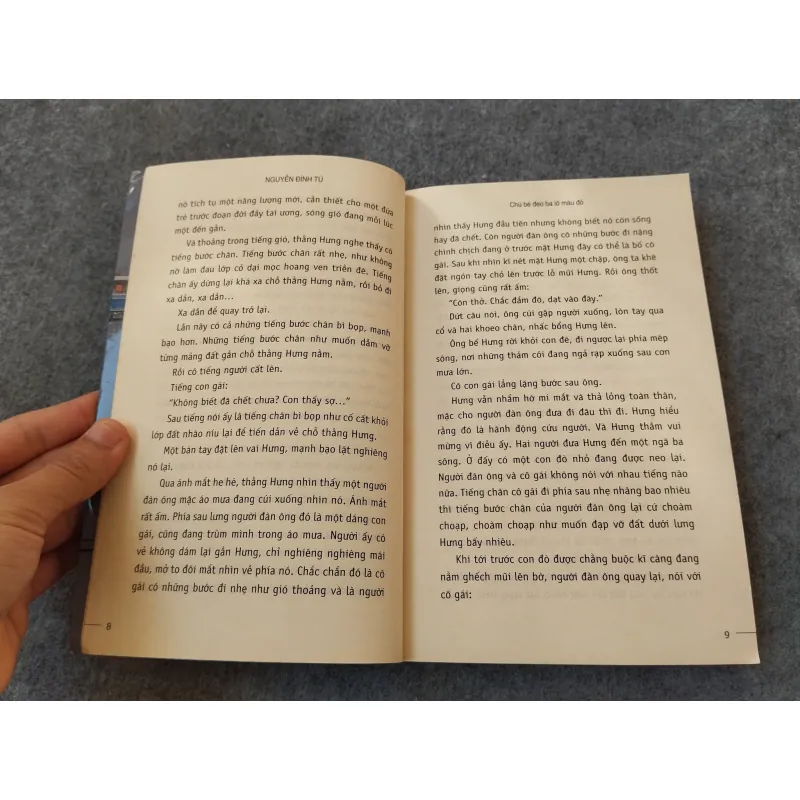 CHÚ BÉ ĐEO BA LÔ MÀU ĐỎ - NGUYỄN ĐÌNH TÚ 720000