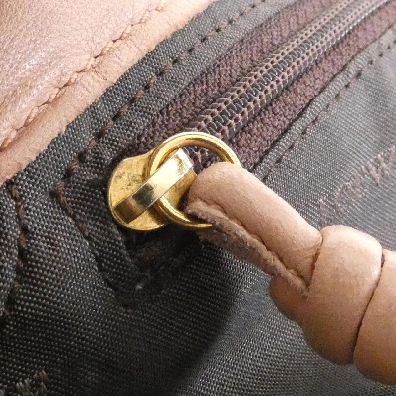 Túi xách vai Loewe Levante 309 82 102 610538