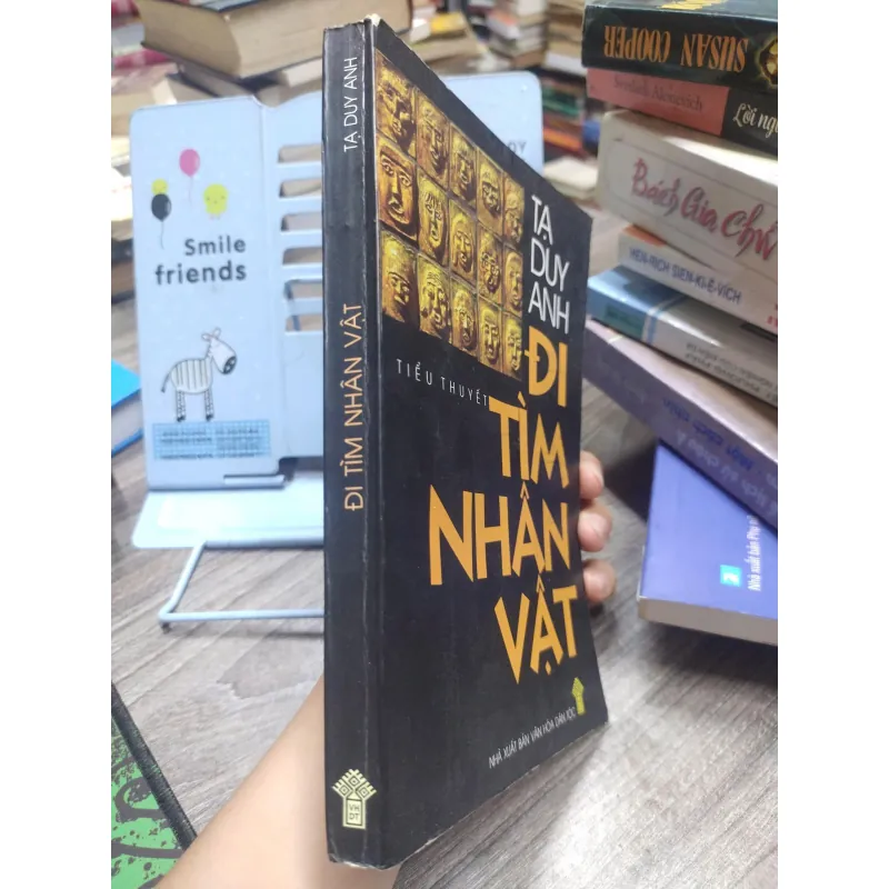 Sách: Đi tièm nhân vật - Tạ Duy Anh (A3) 595984