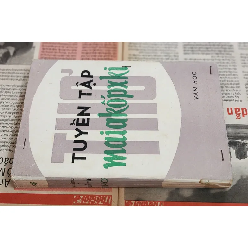 Tuyển thơ Nga của nhà văn Vladimir Vladimirovich Mayakovsky 727196