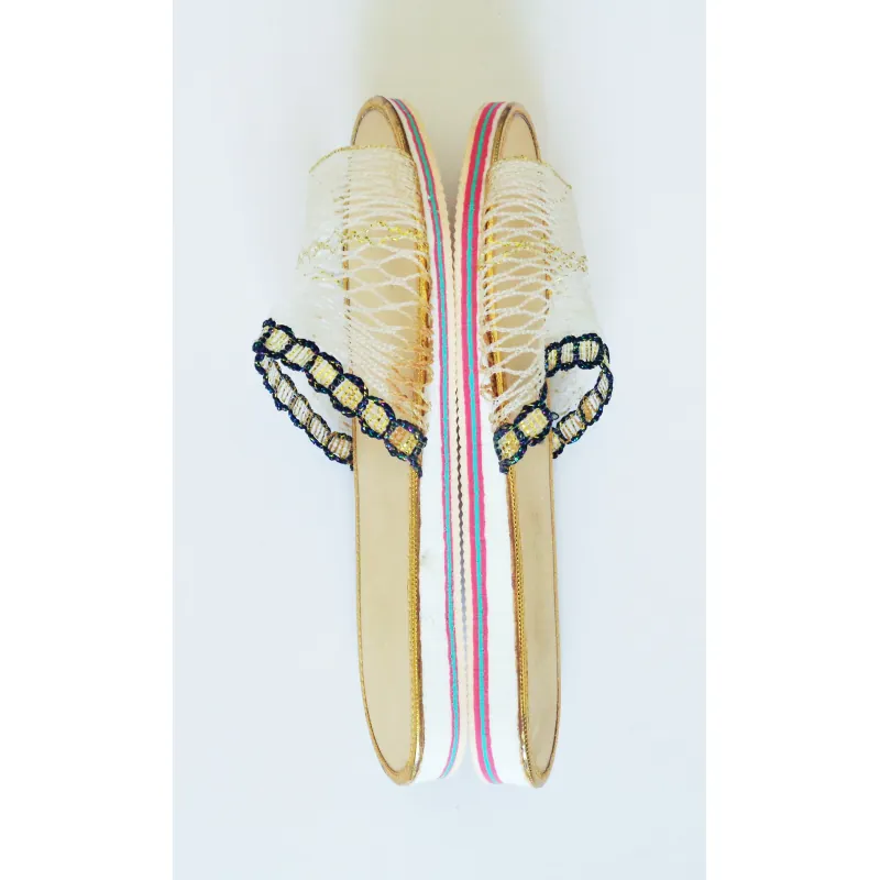 Dép lưới quai ngang huyền thoại một thời 571519