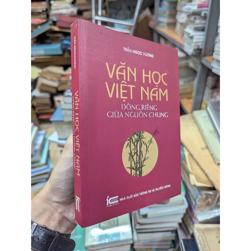 Văn Học Việt Nam : Dòng riêng giữa nguồn chung - Trần Ngọc Vương 353861