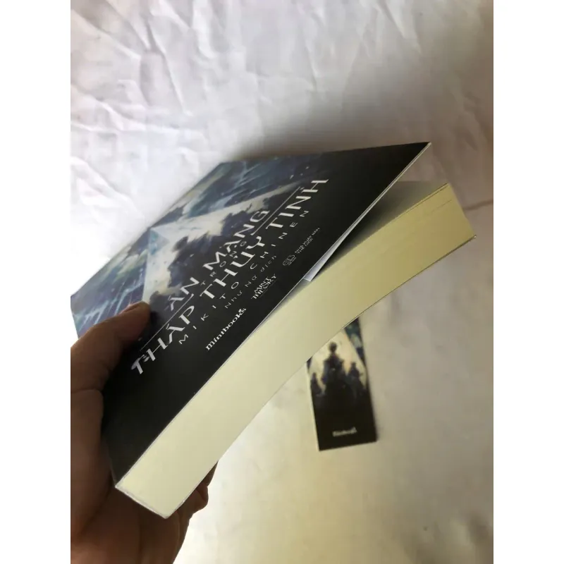 Án Mạng Trong Tháp Thủy Tinh - Mikito Chinen 1002152