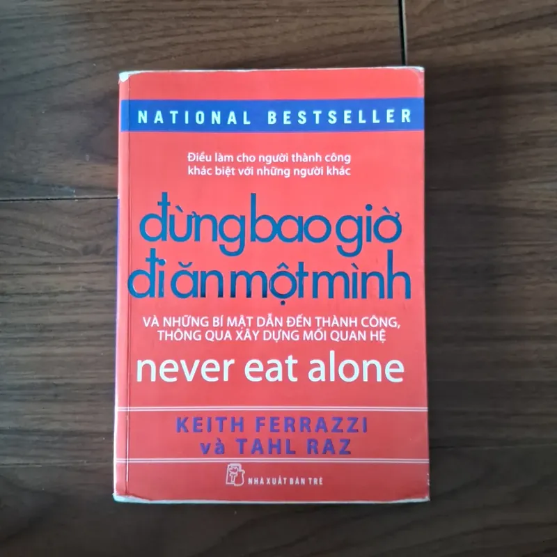 Đừng bao giờ đi ăn một mình 597617
