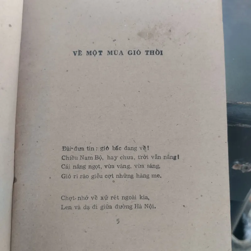 Về một mùa gió thổi" của tác giả Xuân Hoàng.
Tác giả: Xuân Hoàng
(1983) 573886