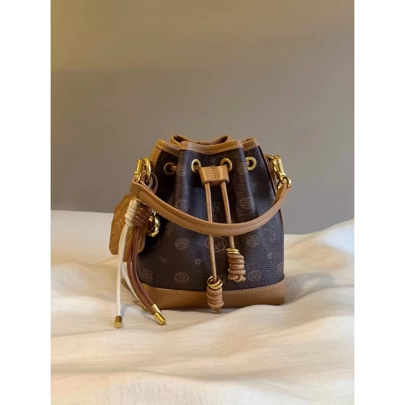 túi xách bucket kèm charm xinh 544347