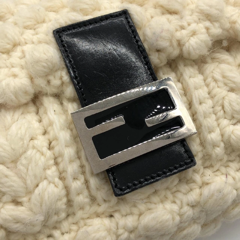 Túi xách vai Fendi Mamma Baguette 16060 - Hàng hiệu Chính hãng 766677