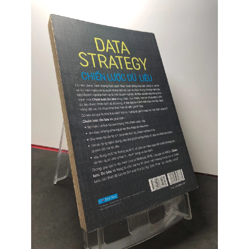 Data Strategy - Chiến lược dữ liệu 2019 mới 80% ố nhẹ Bernard Marr HPB3108 GIÁO TRÌNH, CHUYÊN MÔN 270460