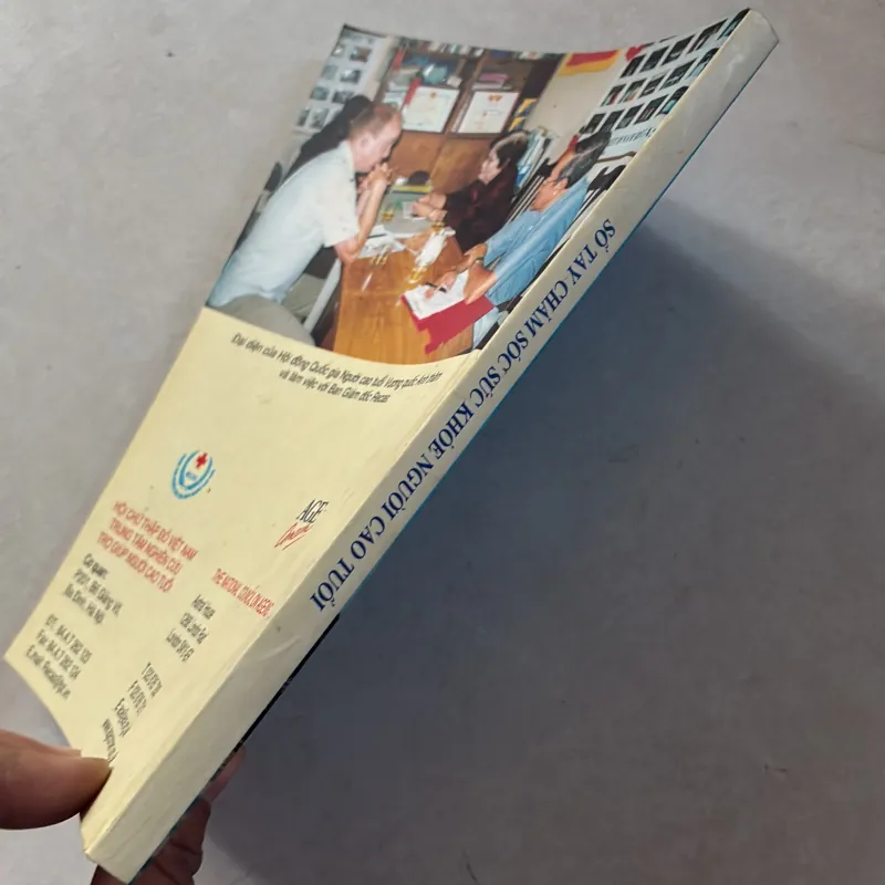 Sổ tay chăm sóc sức khoẻ người cao tuổi 800956