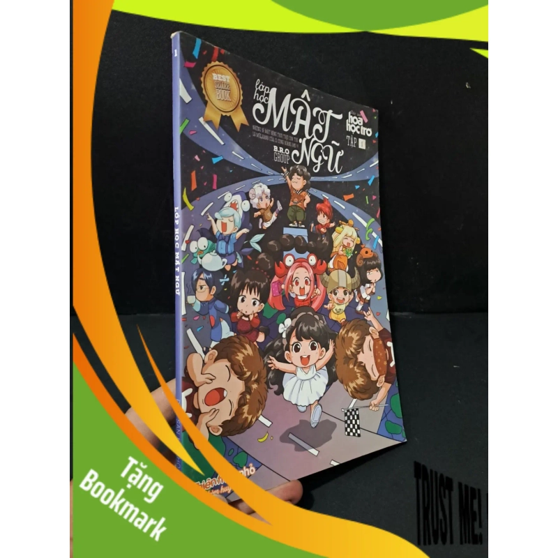 (TẶNG BOOKMARK) Lớp học mật ngữ (truyện tranh màu) mới 60% bẩn bìa, ố nhẹ, tróc gáy, rách bìa, tô màu, có chữ viết 2015 B R O group RBK1604 TRUYỆN TRANH 947209