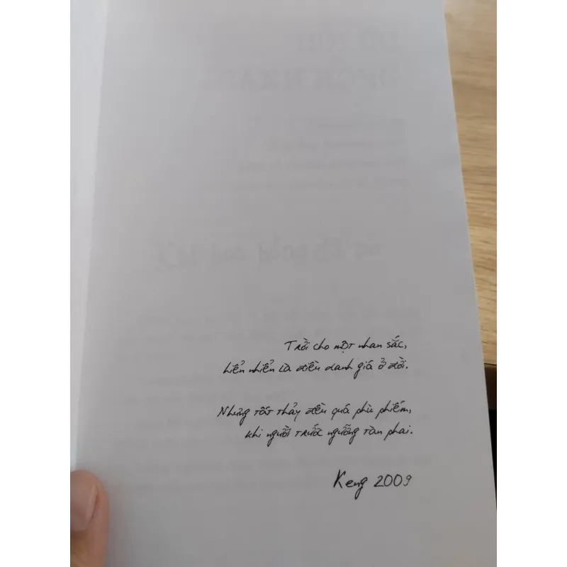 cuốn sách "Hồng Gai - Về Nhan Sắc, Danh Giá, Phù Phiếm".
Tác giả: Keng  961601