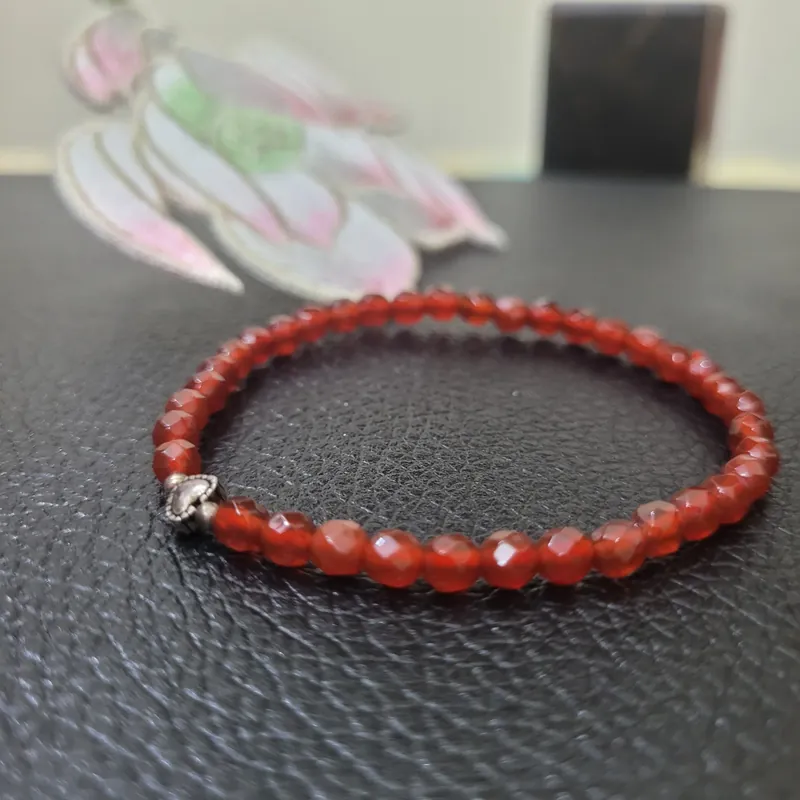 Vòng tay đá mã não cho các nàng tiểu thư 553295