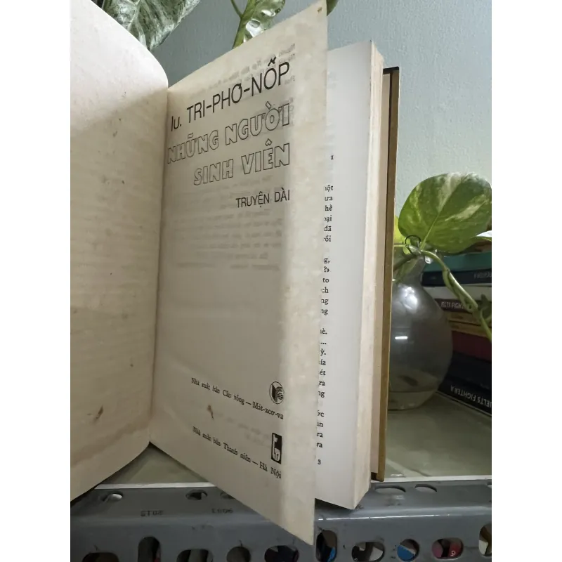 Những người sinh viên - xuất bản 1987 745745