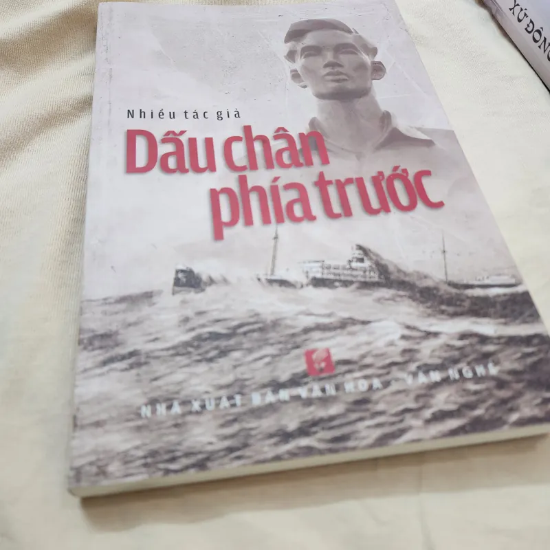 Dấu chân phía trước | nhiều tác giả  1000355