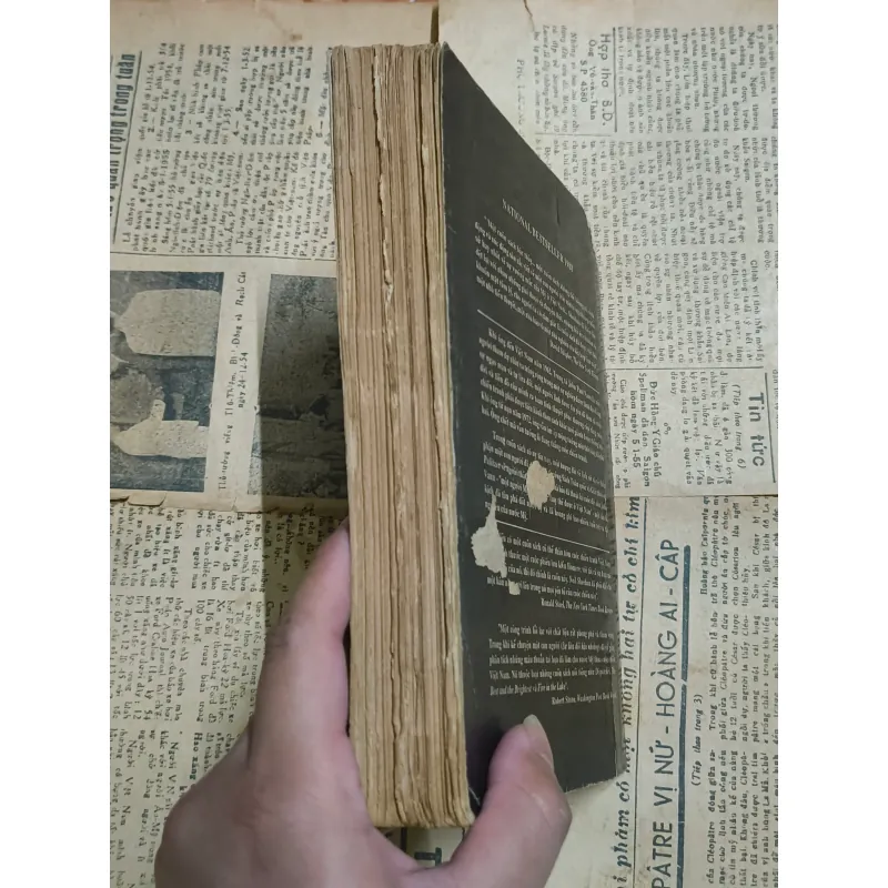 Sự Lừa Dối Hào Nhoáng (Một Người Mỹ Trong Cuộc Chiến Tranh Việt Nam) -  Neil Sheehan 972008